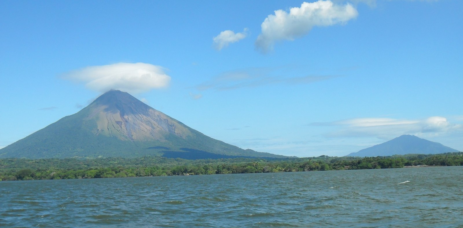 Lago de Nicaragua y volcanes Concepción y Maderas