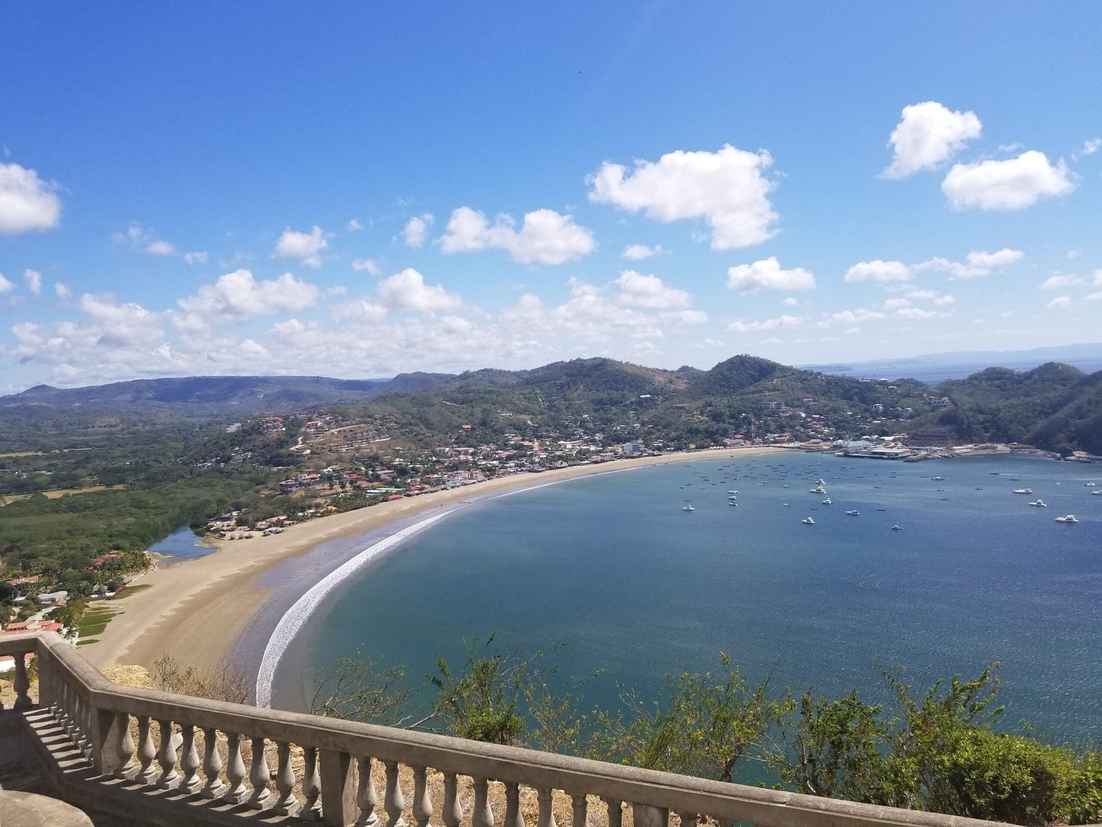 Cristo de la Misericordia y bahía de San Juan del Sur